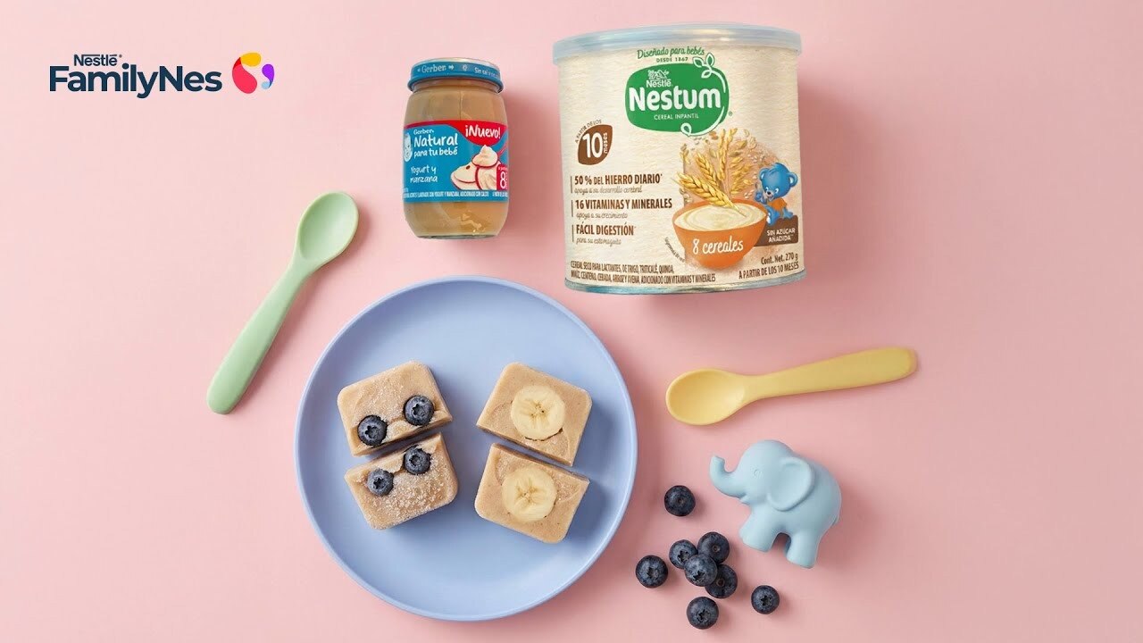 Barritas congeladas de yogurt con plátano y arándanos